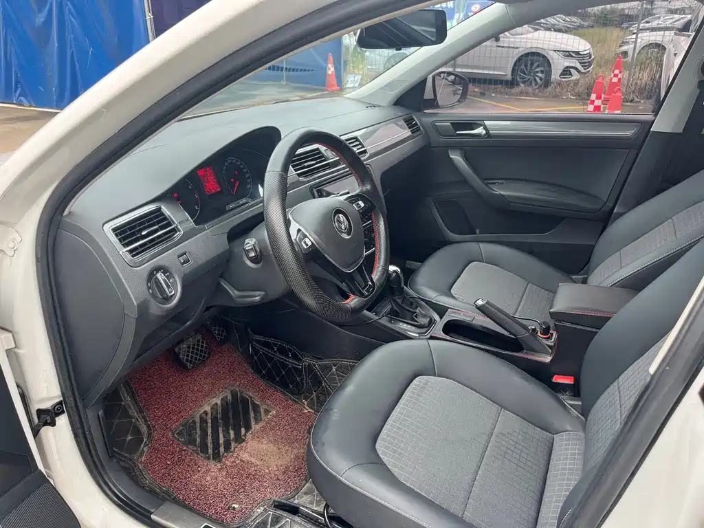 Volkswagen Santana — миниатюра 5