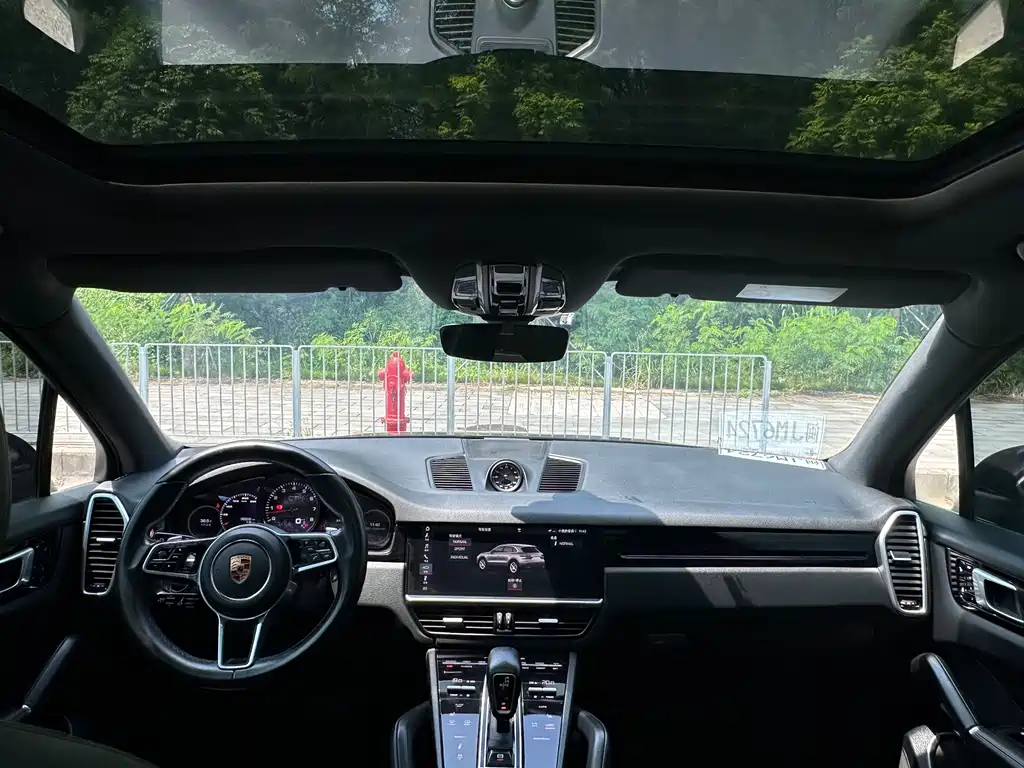Porsche Cayenne — миниатюра 6