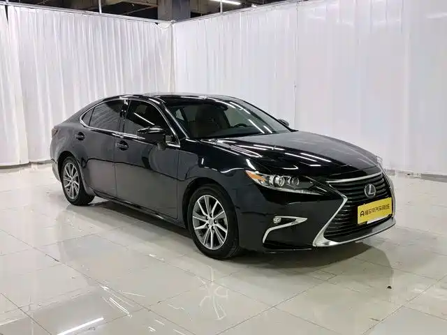Lexus ES — миниатюра 8