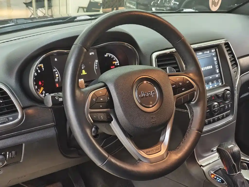 Jeep Grand Cherokee (Import) — миниатюра 6