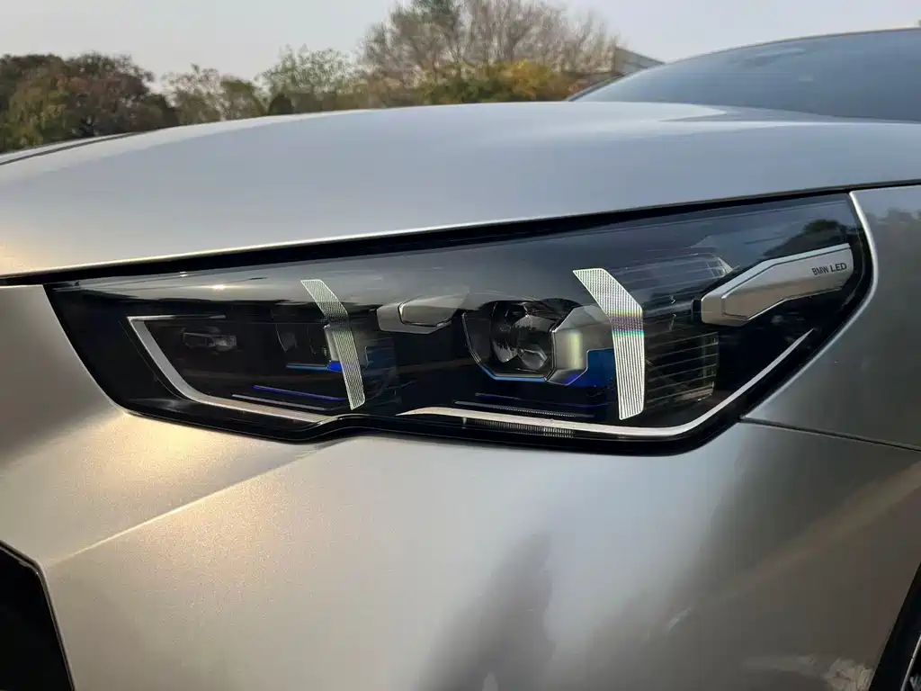BMW 5 Series — миниатюра 13