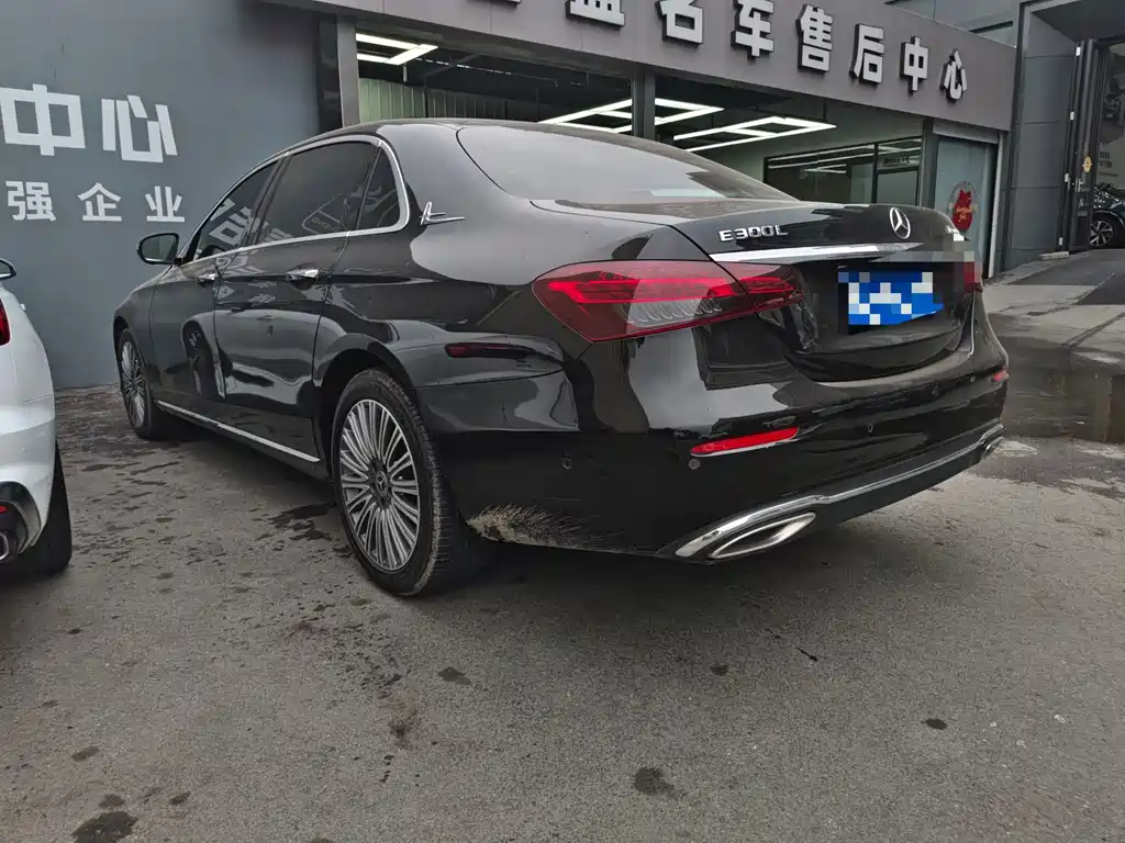 Mercedes-Benz E-Class — миниатюра 7