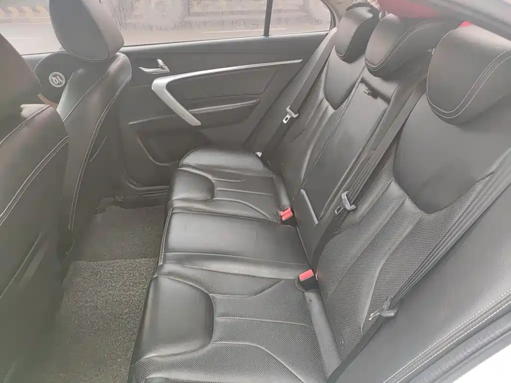 Geely Emgrand — миниатюра 13