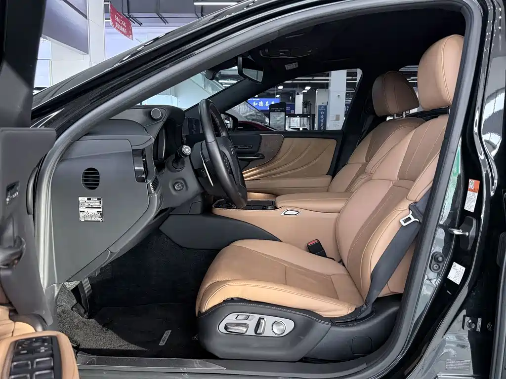Lexus LS — миниатюра 8