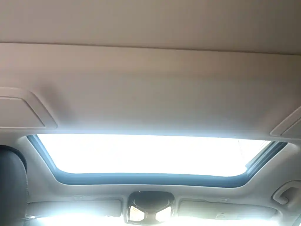 BMW 5 Series New Energy — миниатюра 18
