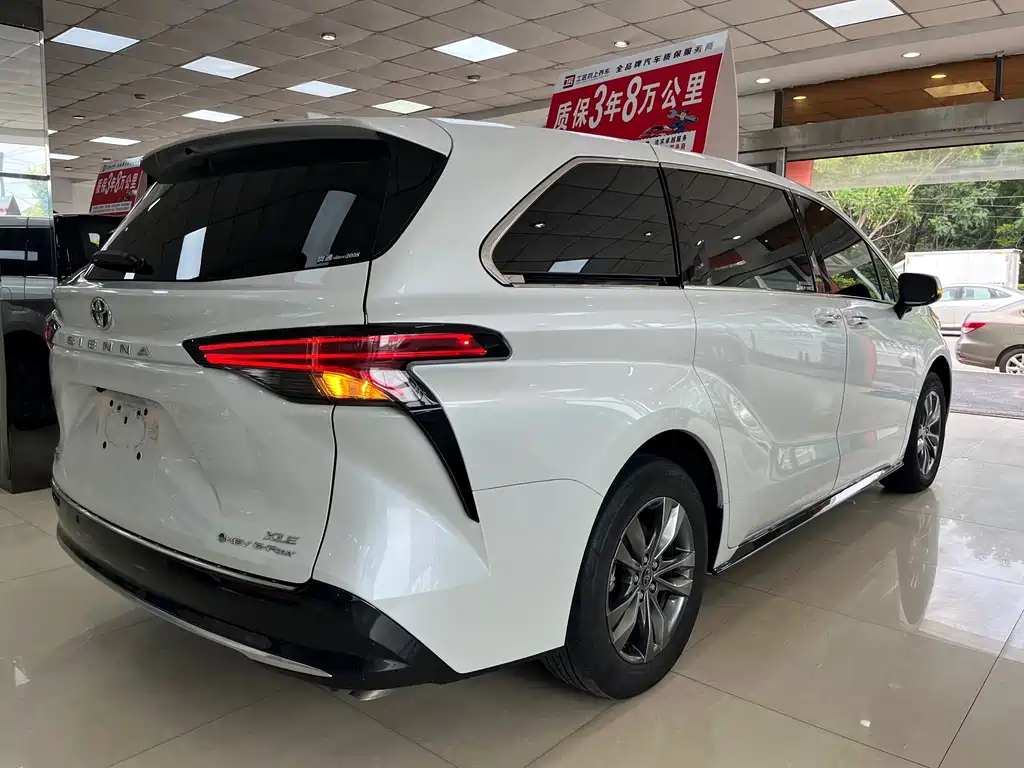 Toyota Sienna — миниатюра 7