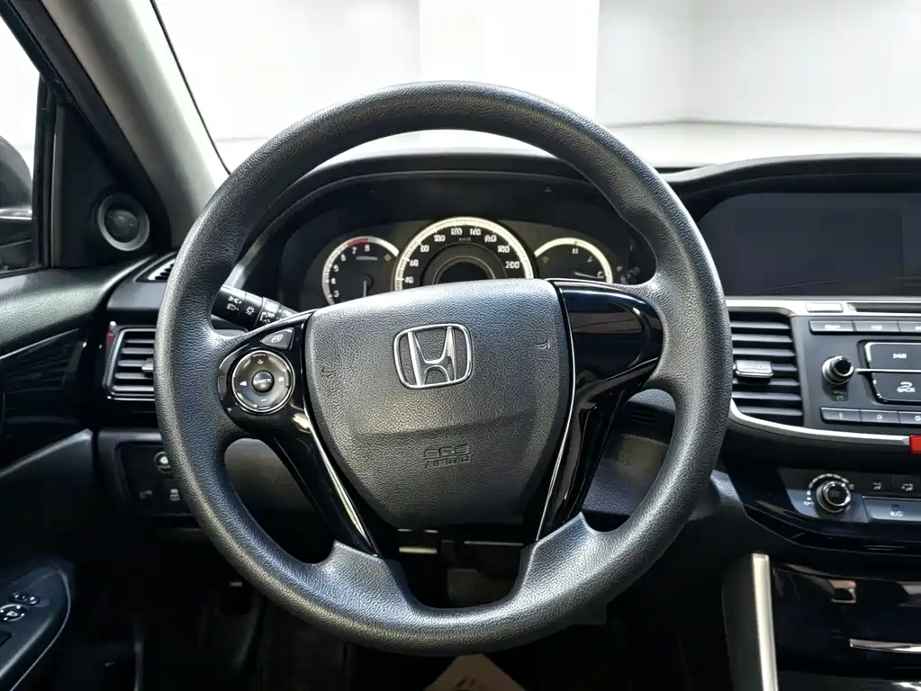 Honda Accord — миниатюра 9