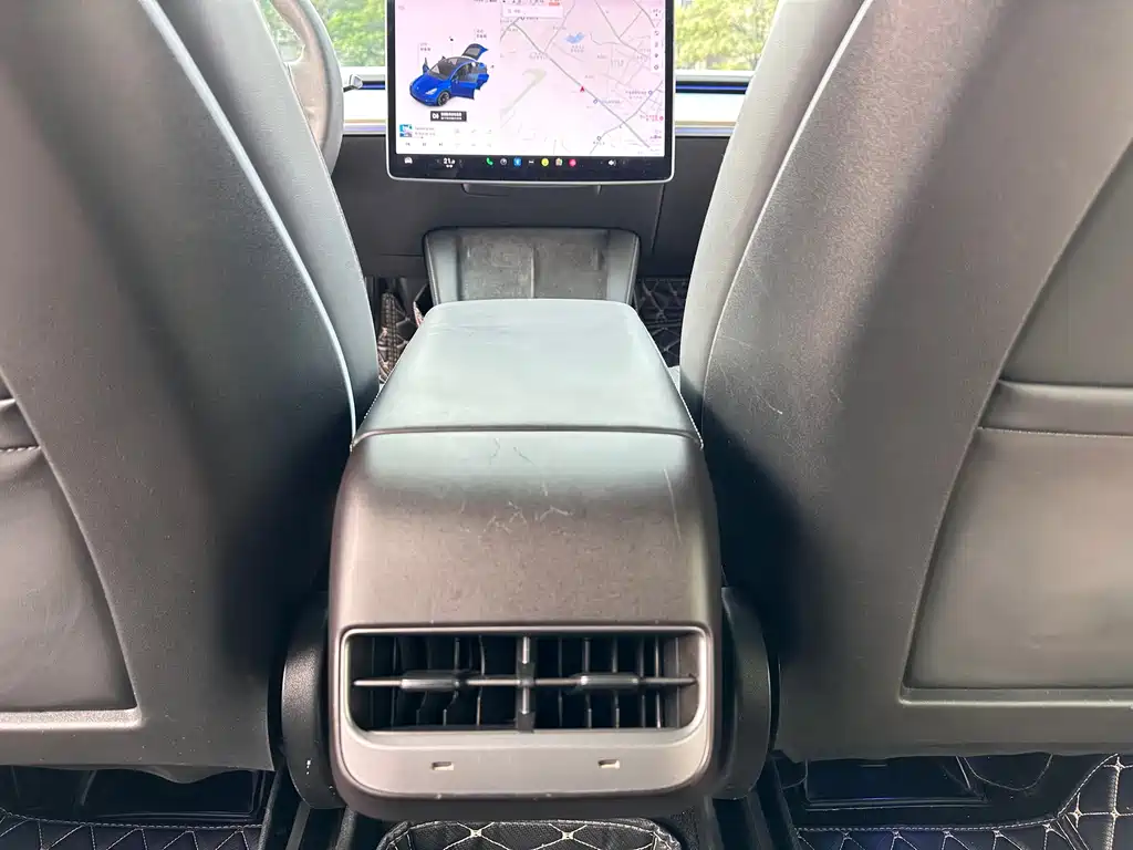 Tesla Model Y — миниатюра 11