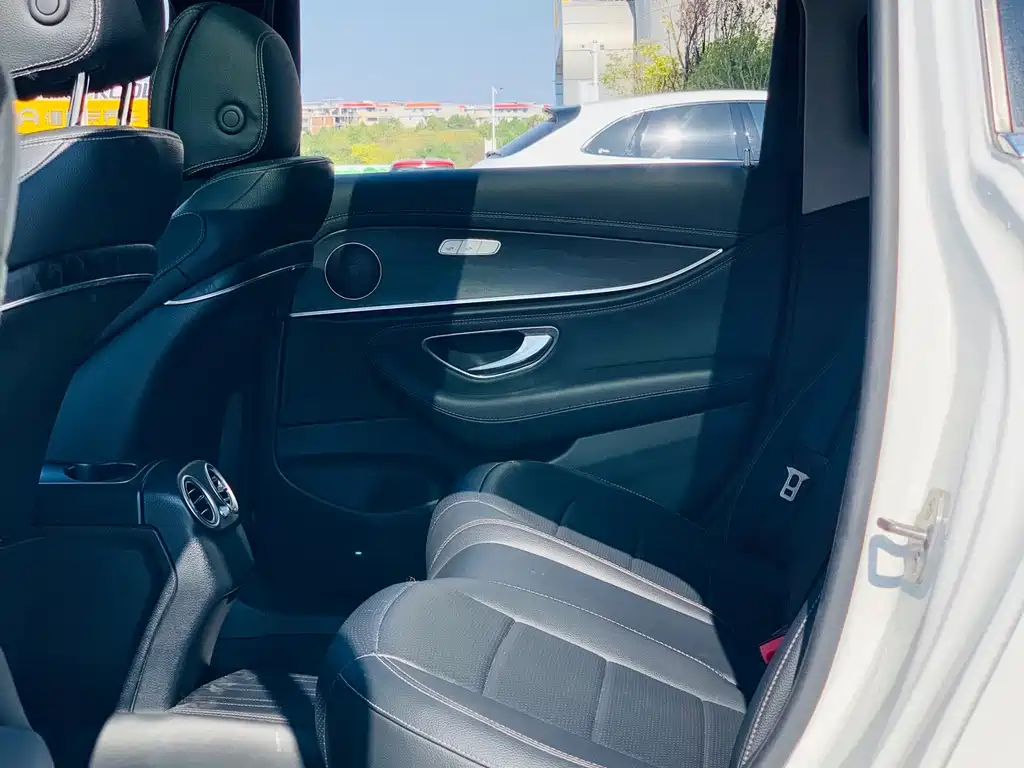 Mercedes-Benz E-Class — миниатюра 16