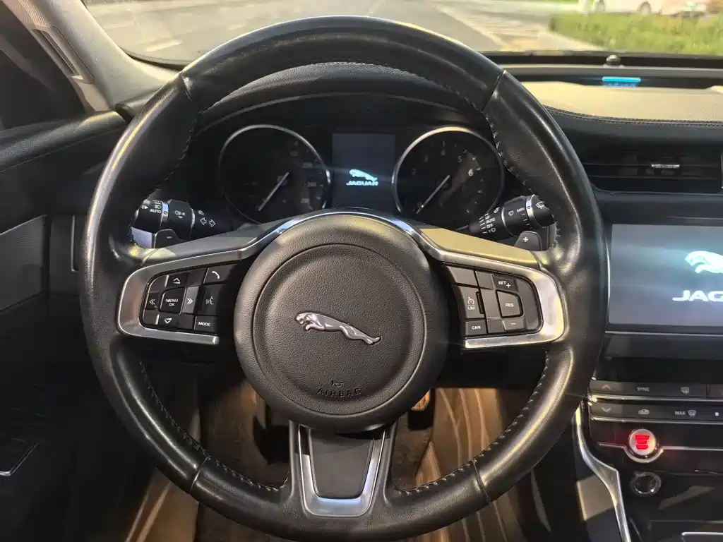 Jaguar XFL — миниатюра 17