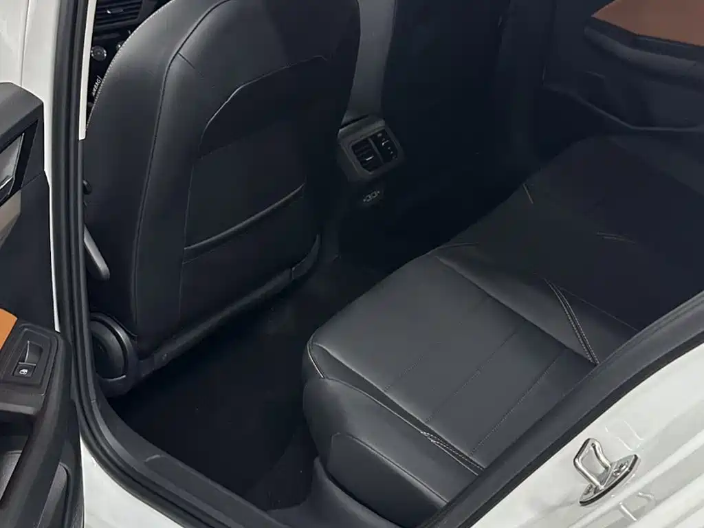 Volkswagen Bora — миниатюра 18