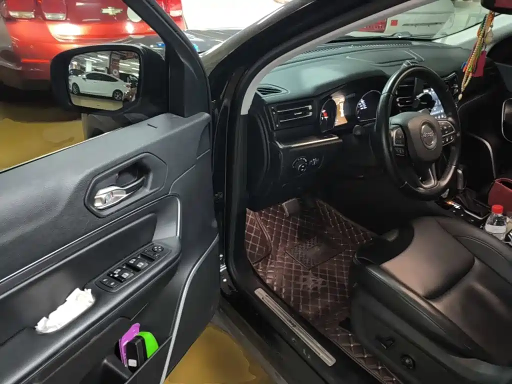 Jeep Grand Commander — миниатюра 16