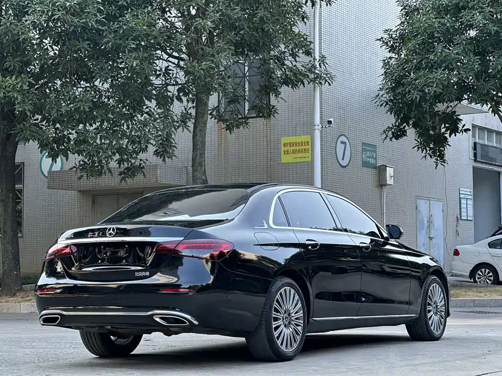 Mercedes-Benz E-Class — миниатюра 10