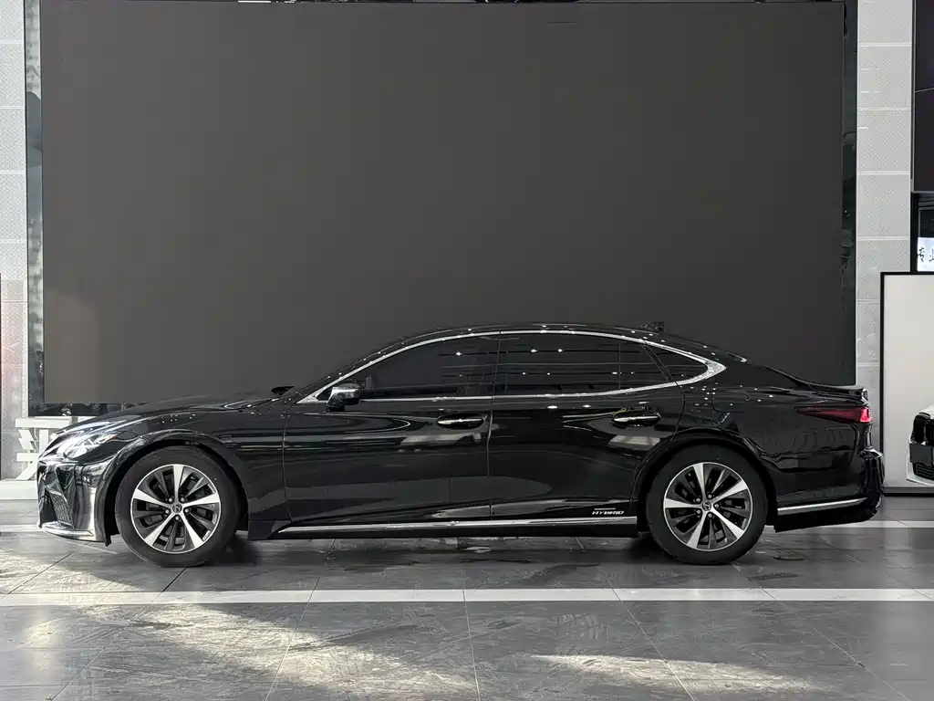 Lexus LS — миниатюра 4