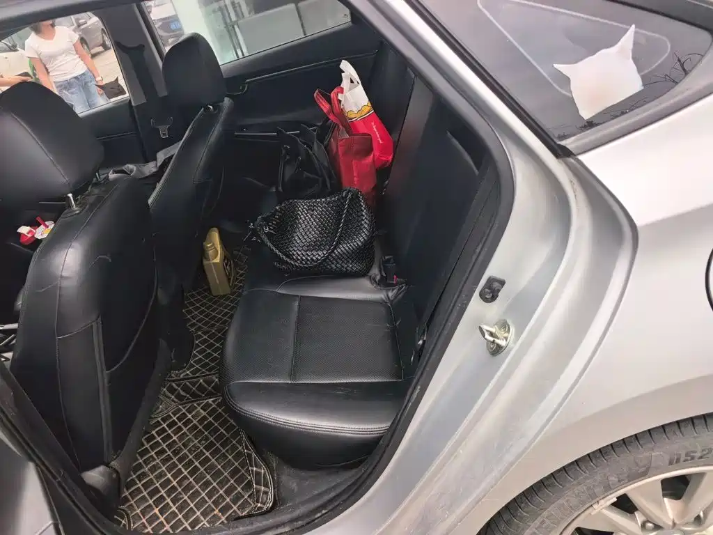 Hyundai Elantra — миниатюра 13