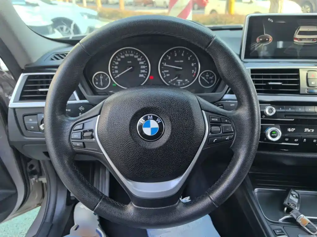 BMW 3 Series — миниатюра 11