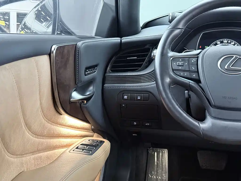 Lexus LS — миниатюра 20
