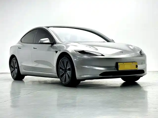 Tesla Model 3 — миниатюра 3