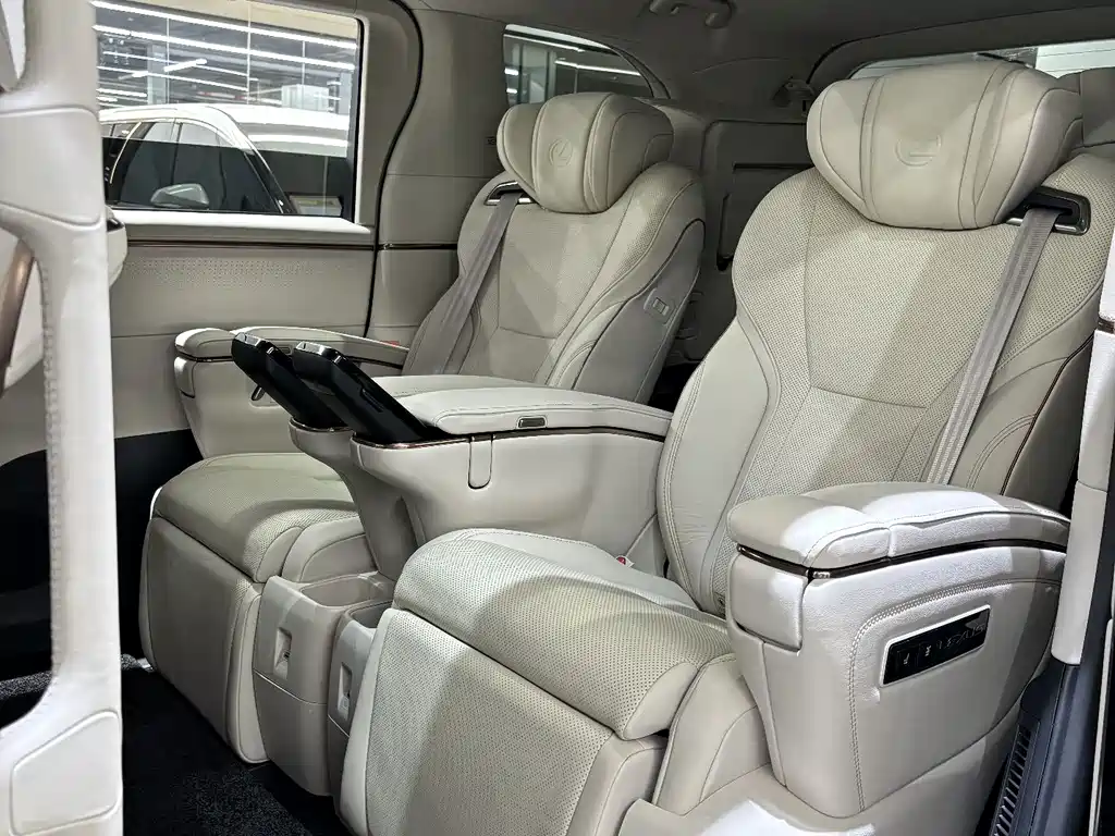 Lexus LM — миниатюра 16