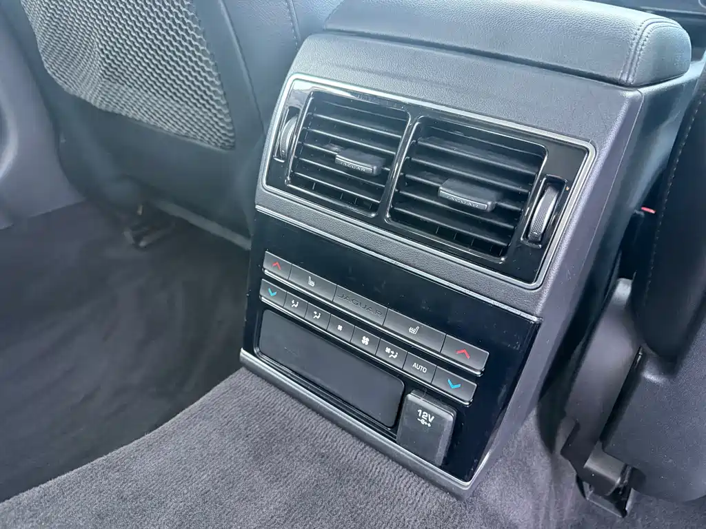 Jaguar XFL — миниатюра 8