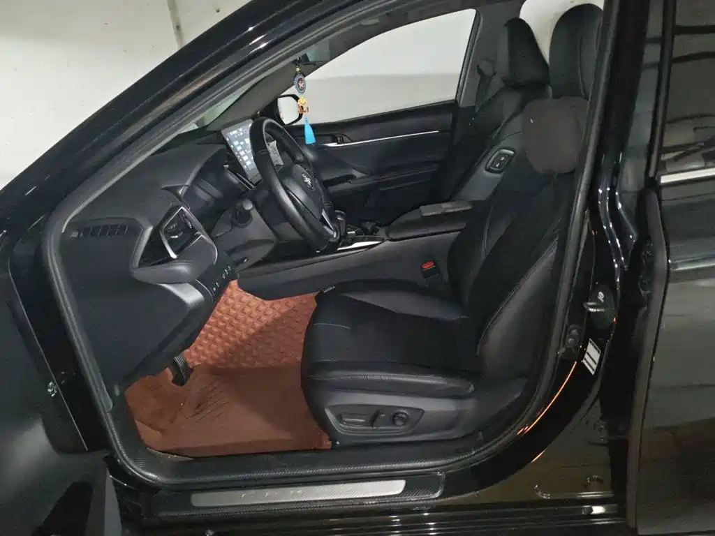 Toyota Camry — миниатюра 8