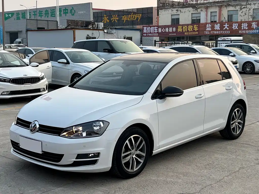 VOLKSWAGEN GOLF