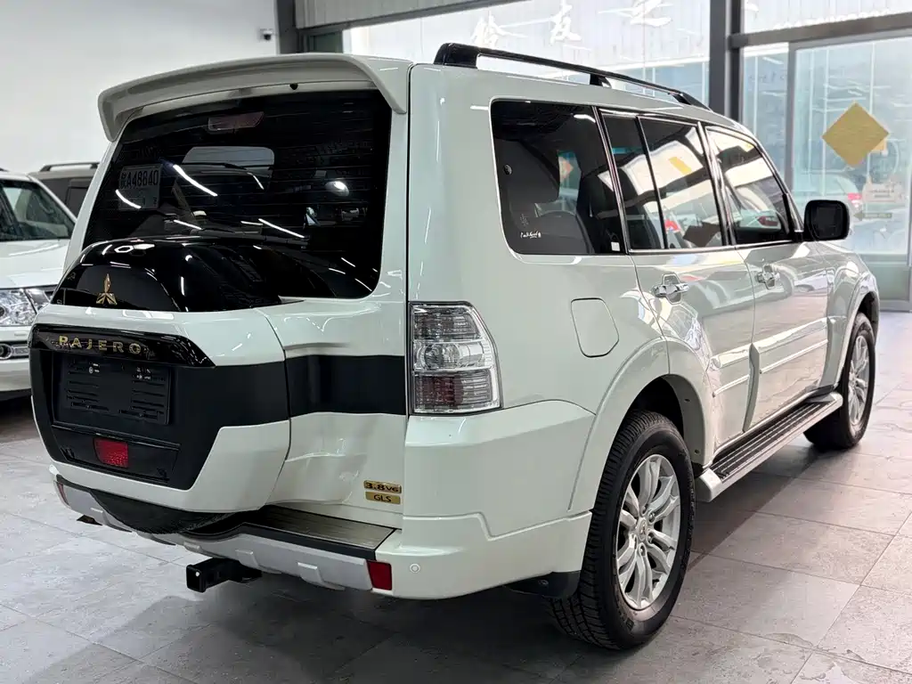 Mitsubishi Pajero (Import) — миниатюра 5
