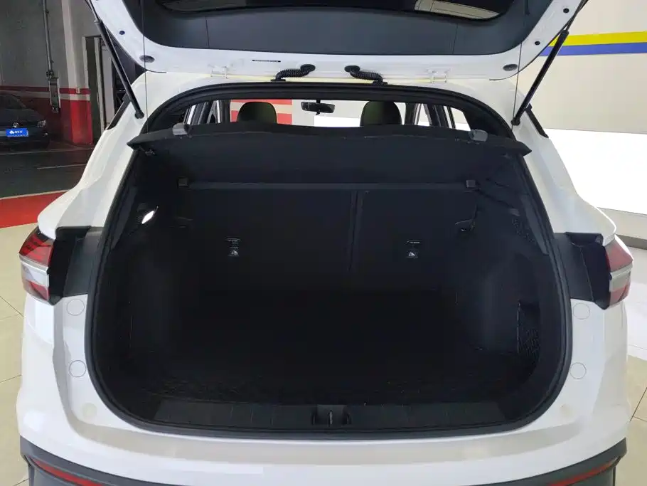 Geely Binyue — миниатюра 4