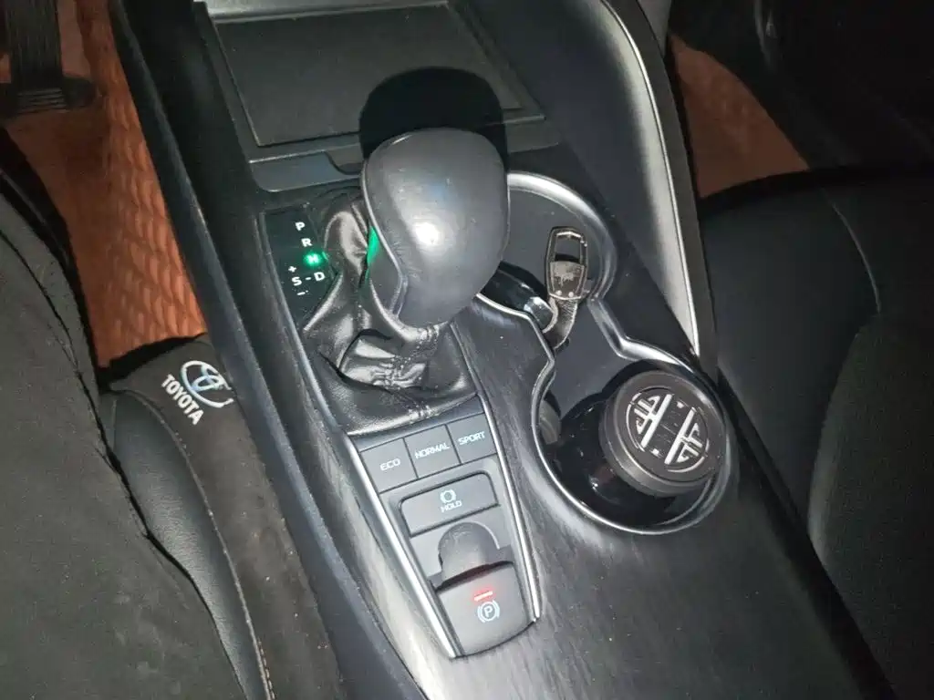 Toyota Camry — миниатюра 7