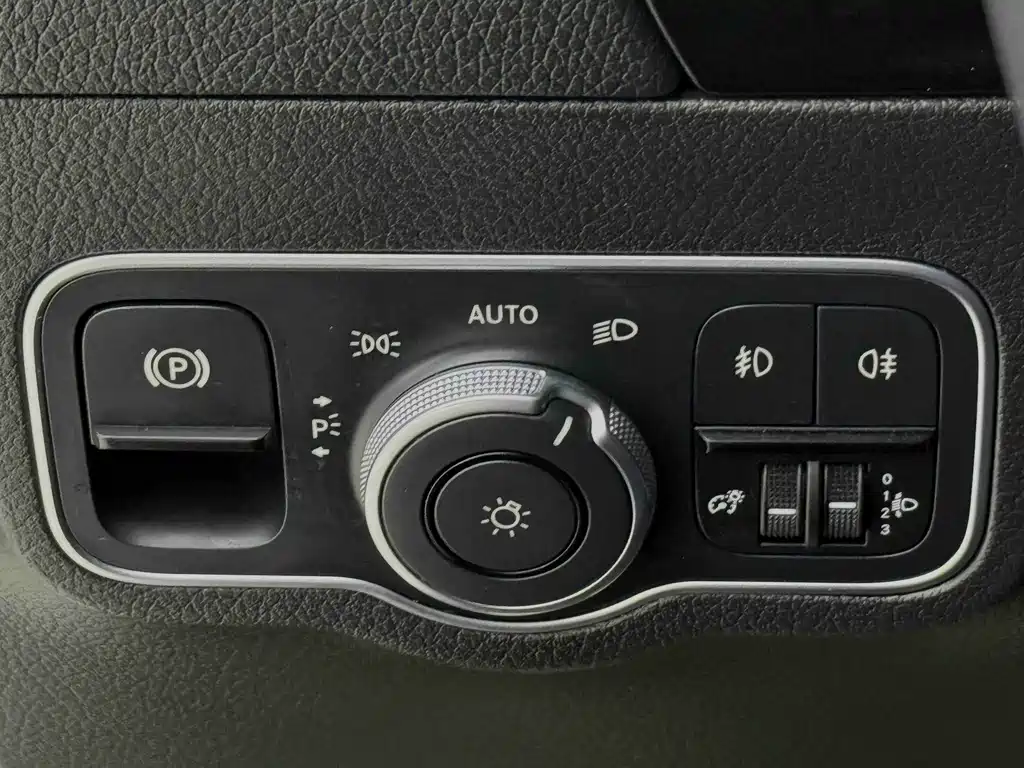 Mercedes-Benz GLA — миниатюра 18