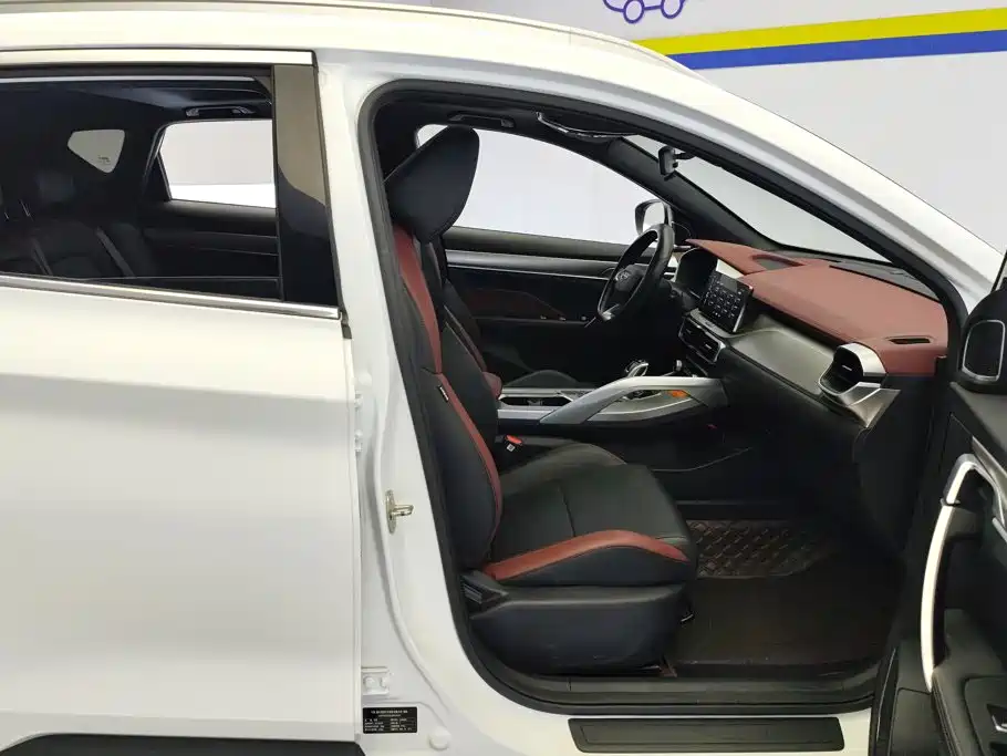 Geely Binyue — миниатюра 8