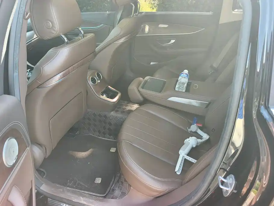 Mercedes-Benz E-Class — миниатюра 11