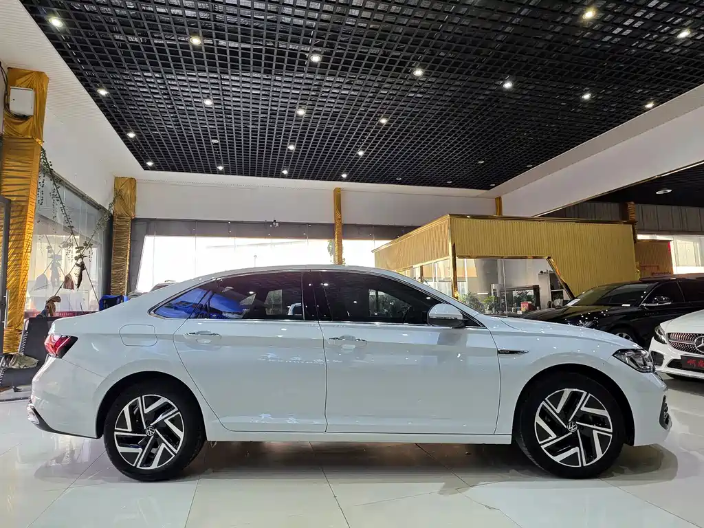 Volkswagen Sagitar — миниатюра 6