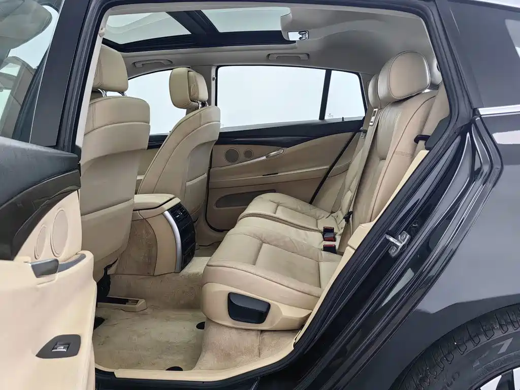 BMW 5 Series GT — миниатюра 15