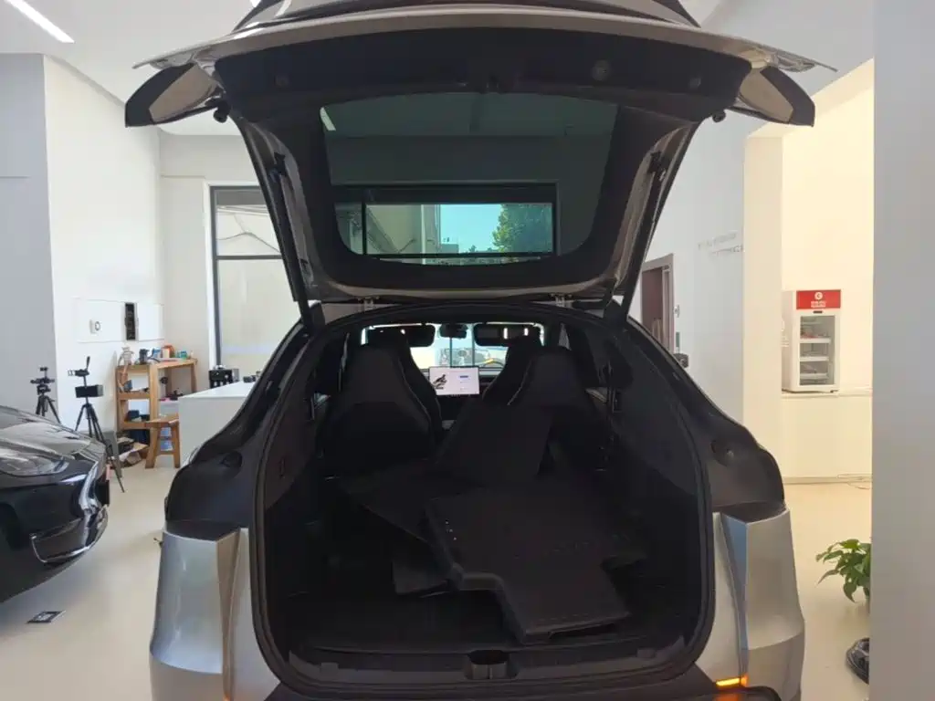 Tesla Model Y L — миниатюра 19