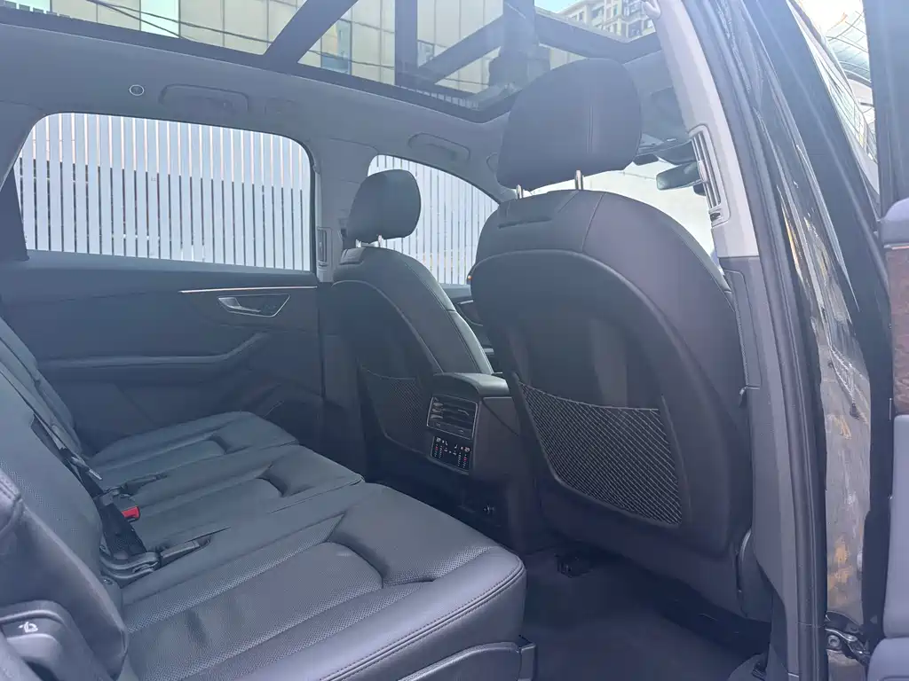 Audi Q7 — миниатюра 11