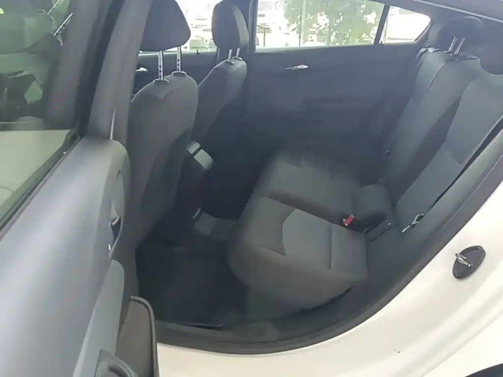 Chevrolet Cruze — миниатюра 17