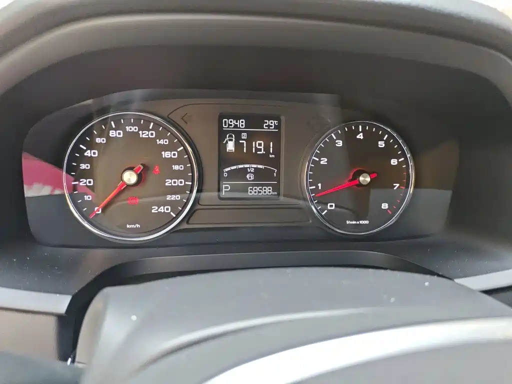 Roewe Roewe i6 Classic — миниатюра 5