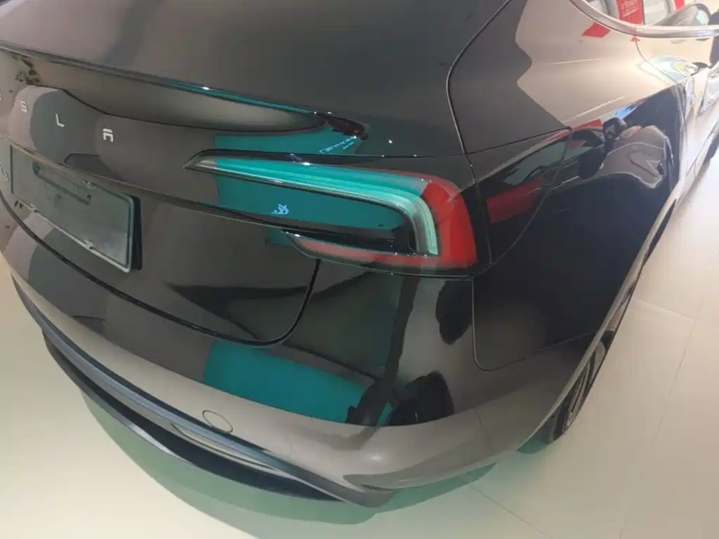 Tesla Model 3 — миниатюра 8