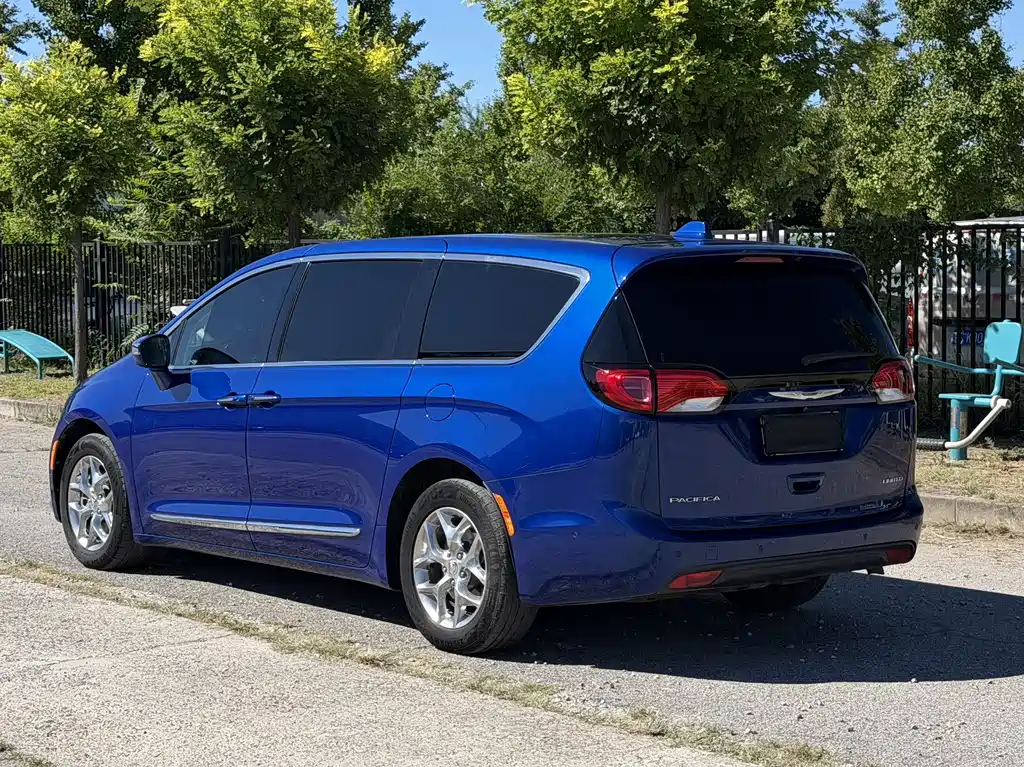 Chrysler Grand Voyager (Import) — миниатюра 4