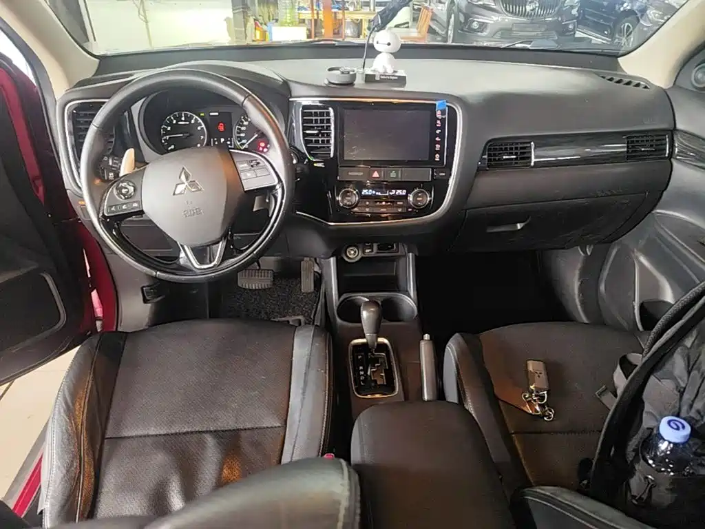Mitsubishi Outlander — миниатюра 10