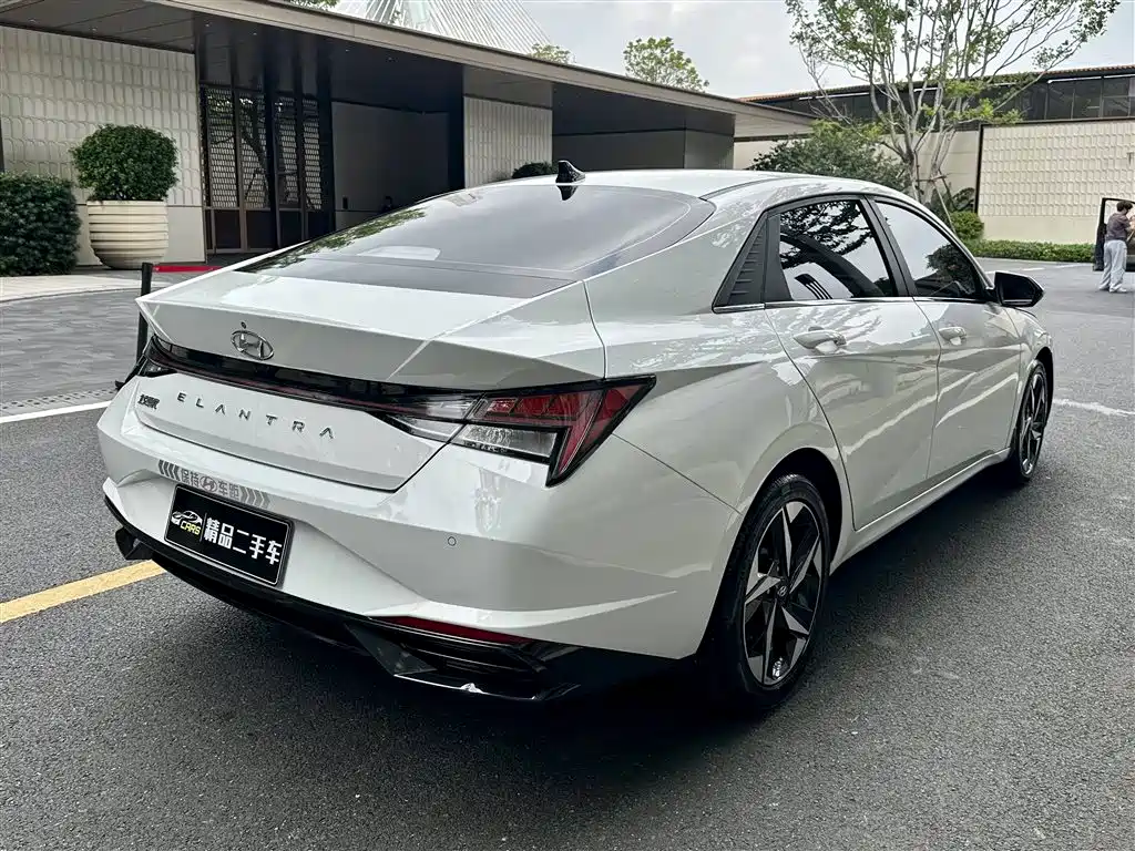 Hyundai Elantra 2021 1.5L CVT LUX Luxury