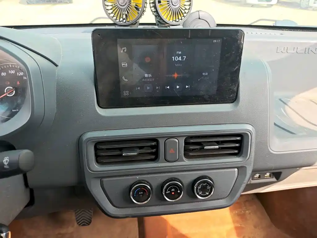 Wuling Yangguang — миниатюра 13