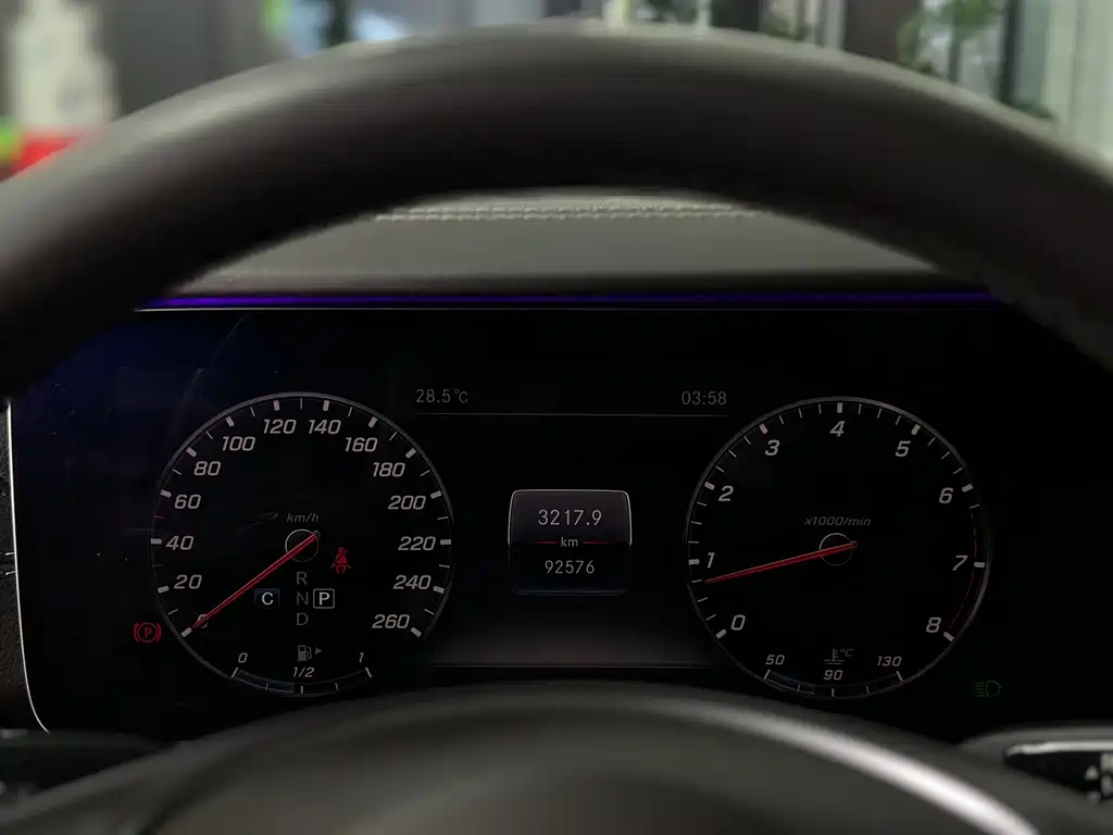 Mercedes-Benz E-Class — миниатюра 12