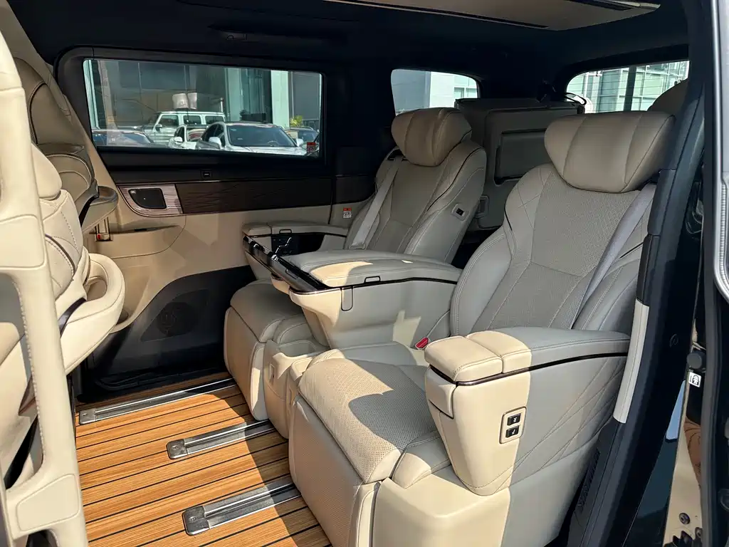 Toyota Alphard — миниатюра 7