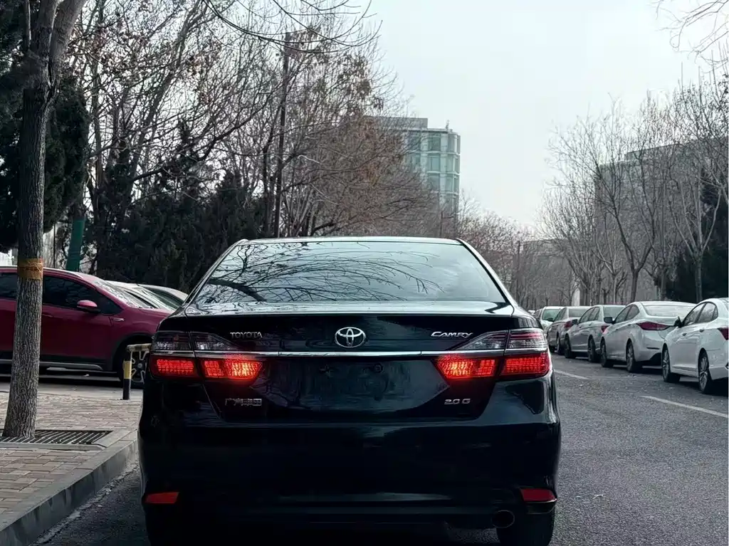 TOYOTA CAMRY