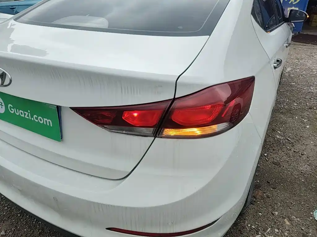 Hyundai Elantra — миниатюра 8