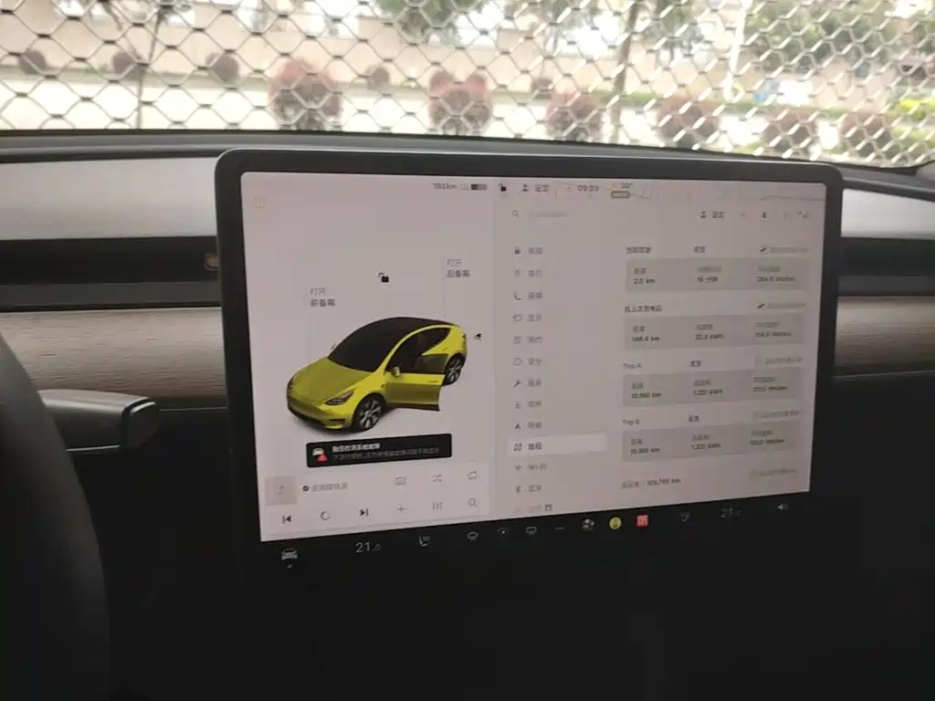 Tesla Model Y — миниатюра 13