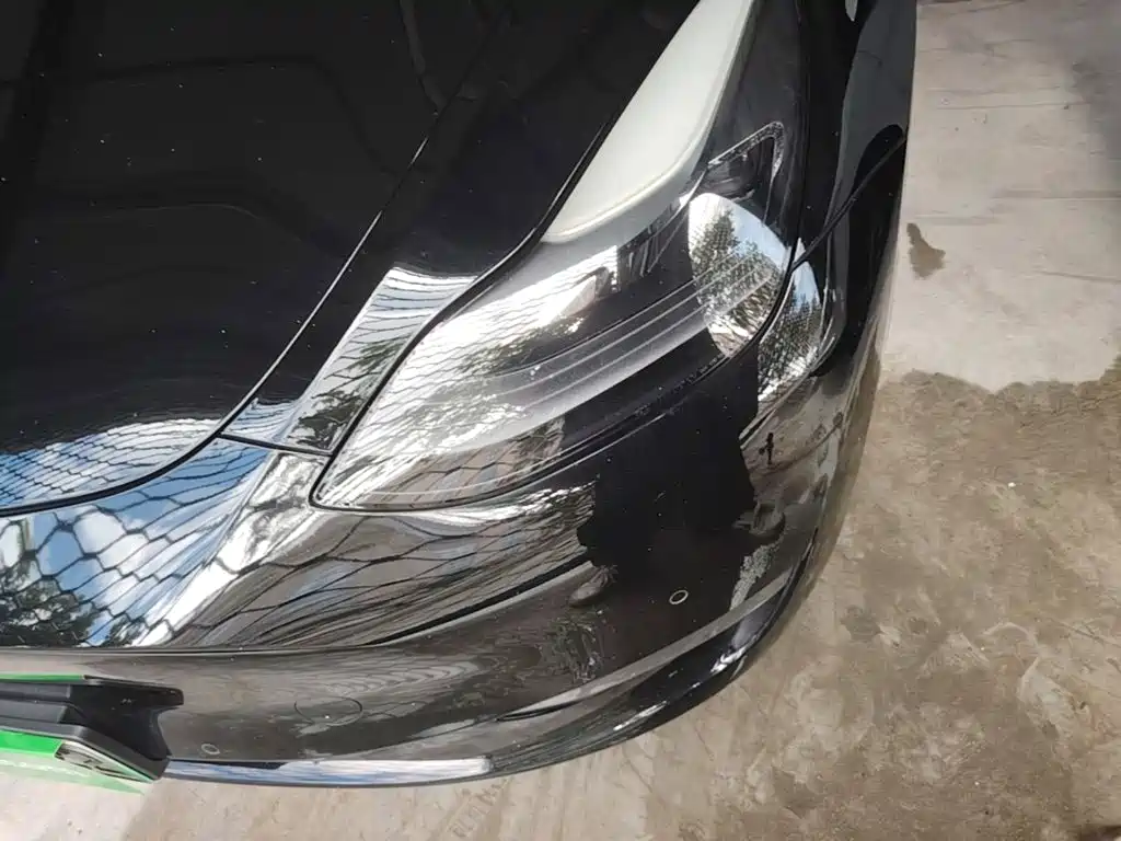 Tesla Model Y — миниатюра 24
