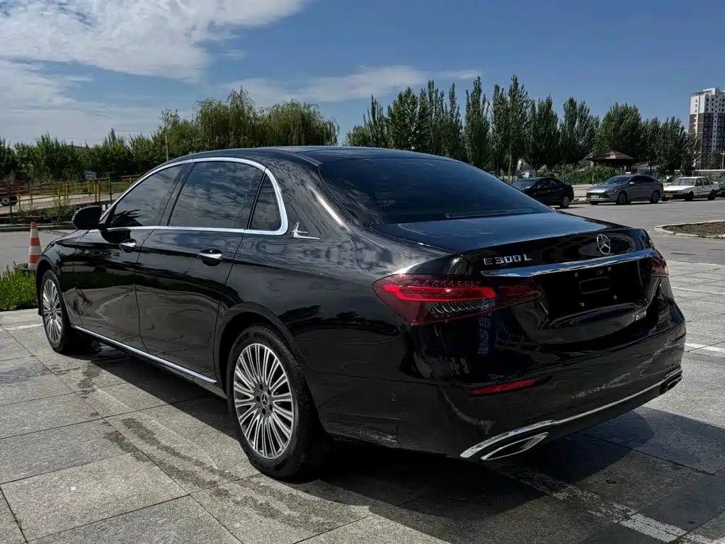 Mercedes-Benz E-Class — миниатюра 6